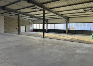 15 Avenue De La Foulée, Nanteuil-lès-Meaux for lease Interior Photo- Image 2 of 4