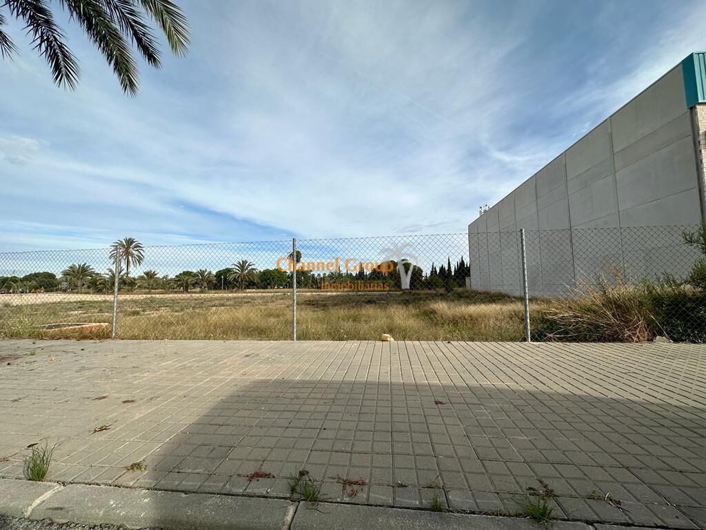 Land in Elche for sale Building Photo- Image 1 of 3