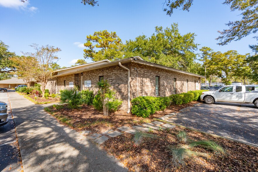 1092 Johnnie Dodds Rd, Mount Pleasant, SC for lease - Building Photo - Image 3 of 25