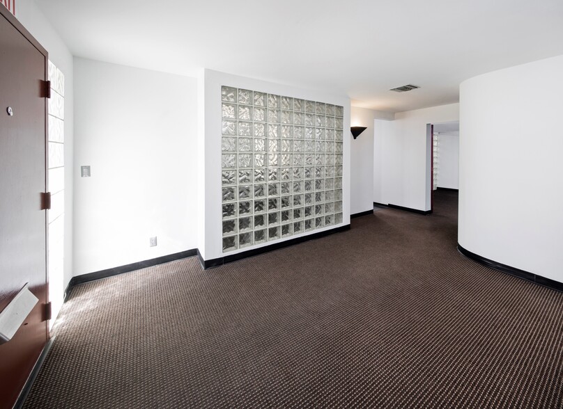 734-736 N Highland Ave, Los Angeles, CA for sale - Interior Photo - Image 3 of 17