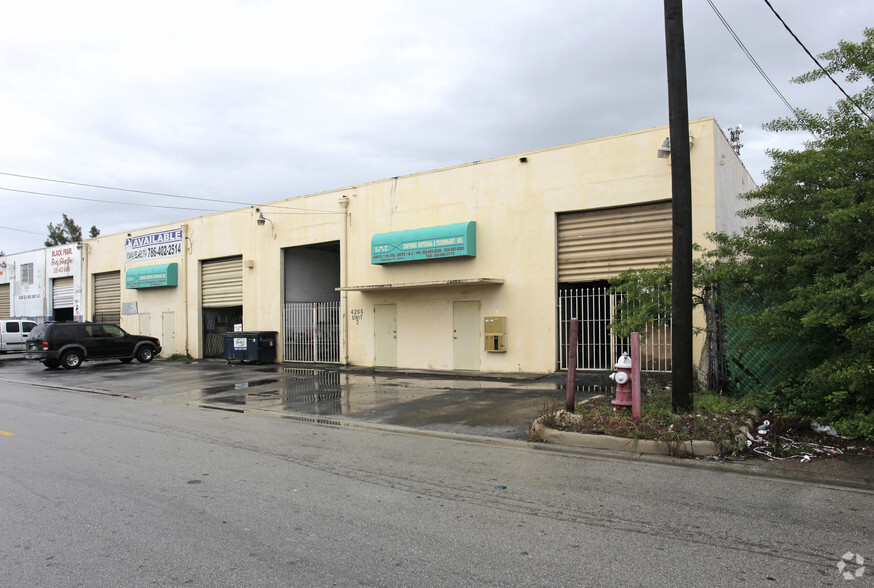 4265 E 11th Ave, Hialeah, FL for lease - Building Photo - Image 1 of 1