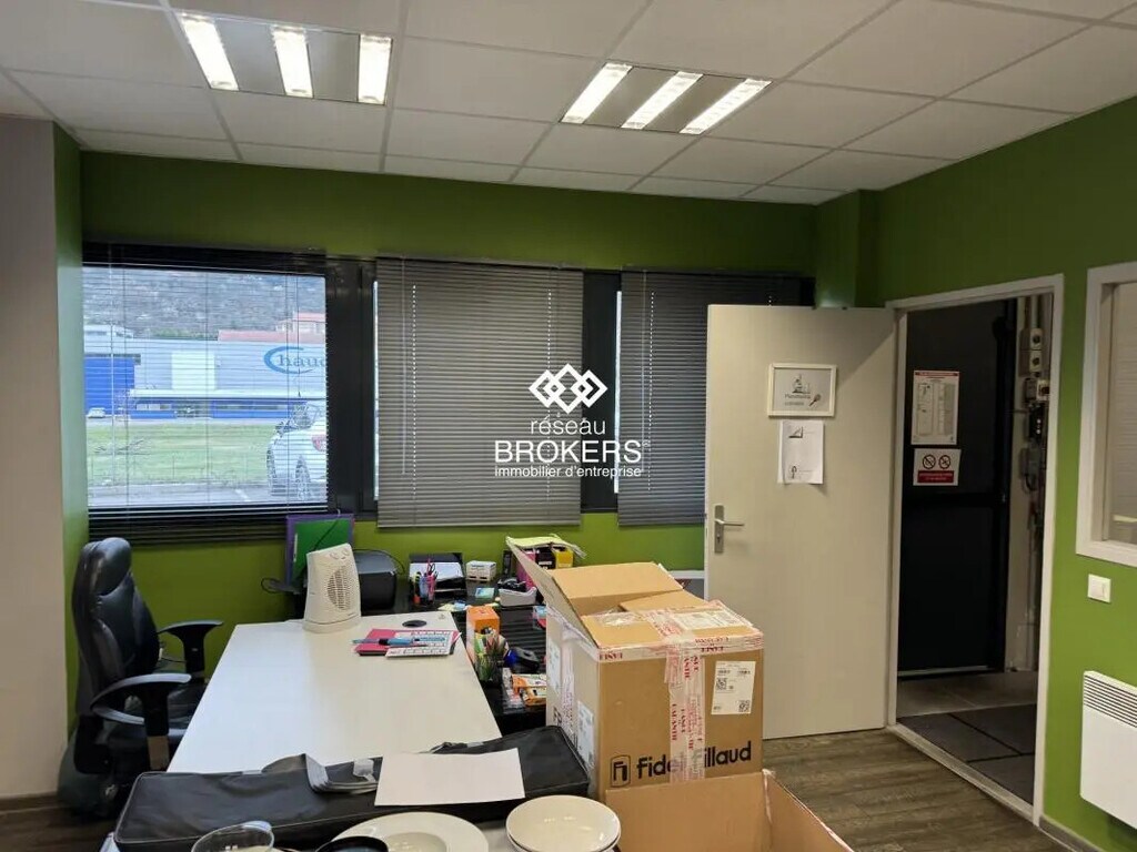 Location Local d'activités 25 m² à 348 m² - Photo 1