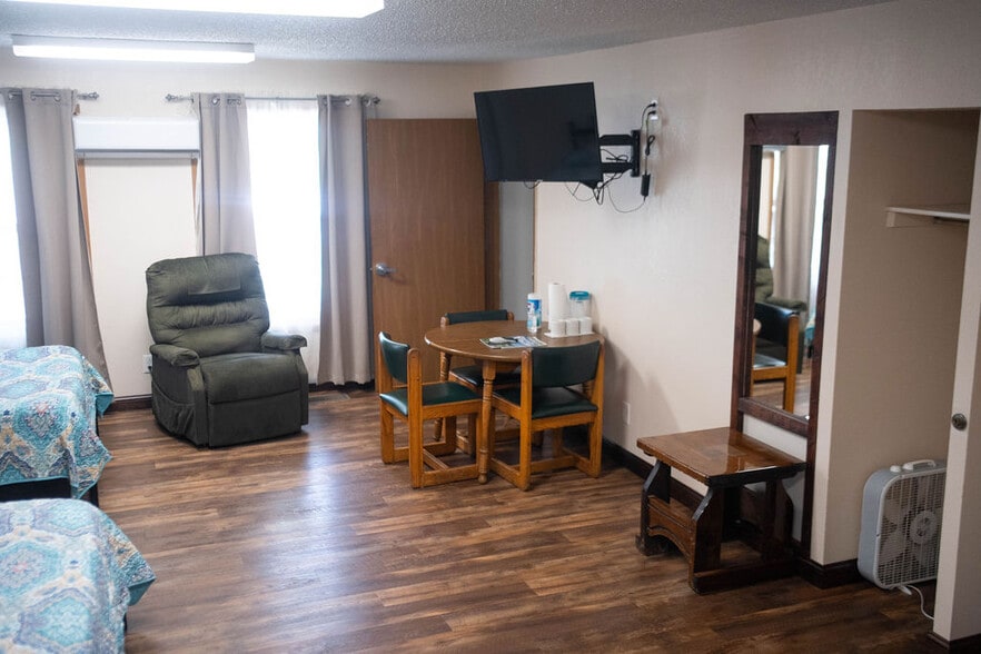 402 Mae Orr St, Enfield, IL for sale - Building Photo - Image 3 of 22