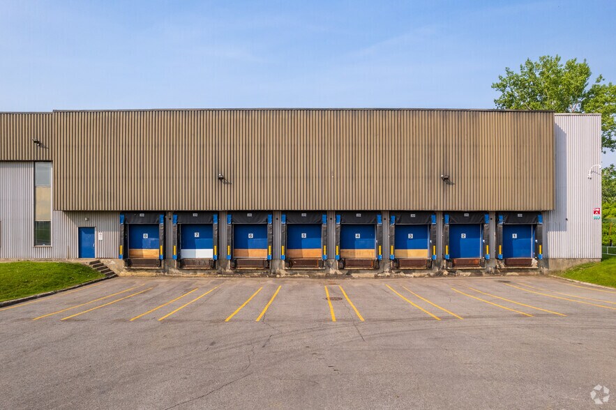 2000 Rue Halpern, Montréal, QC for lease - Building Photo - Image 3 of 9