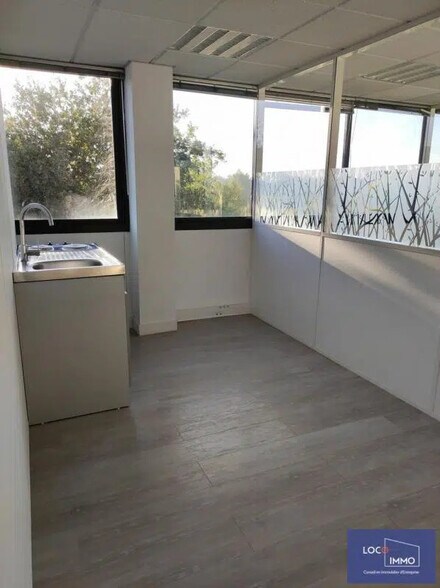 Office in Mérignac for lease - Interior Photo - Image 2 of 5