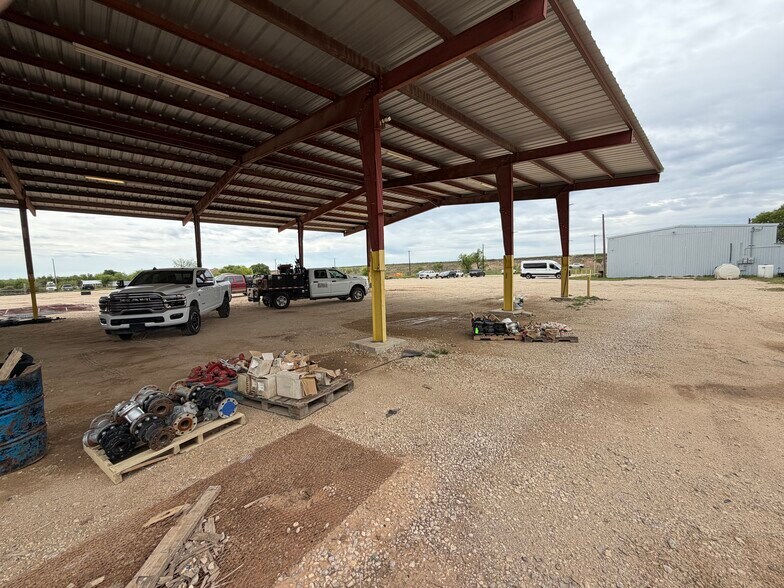 6290 Side View Rd, San Angelo, TX for lease - Interior Photo - Image 2 of 3