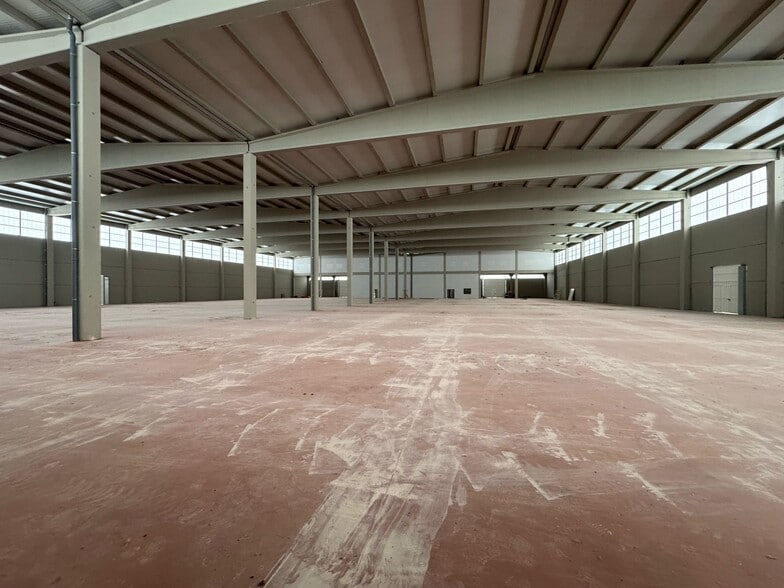 Industrial in Arganda del Rey, Madrid for sale - Interior Photo - Image 1 of 8