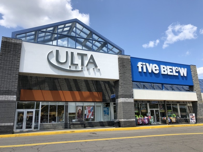 2405-2441 Vestal Pky E, Vestal Township, NY for lease - Building Photo - Image 2 of 22