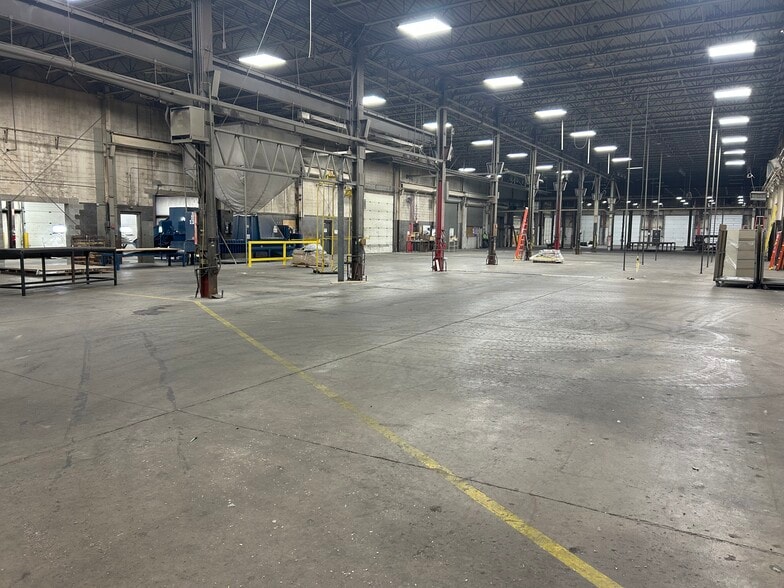 1100 D I Dr, Elkhart, IN for sale - Building Photo - Image 3 of 15