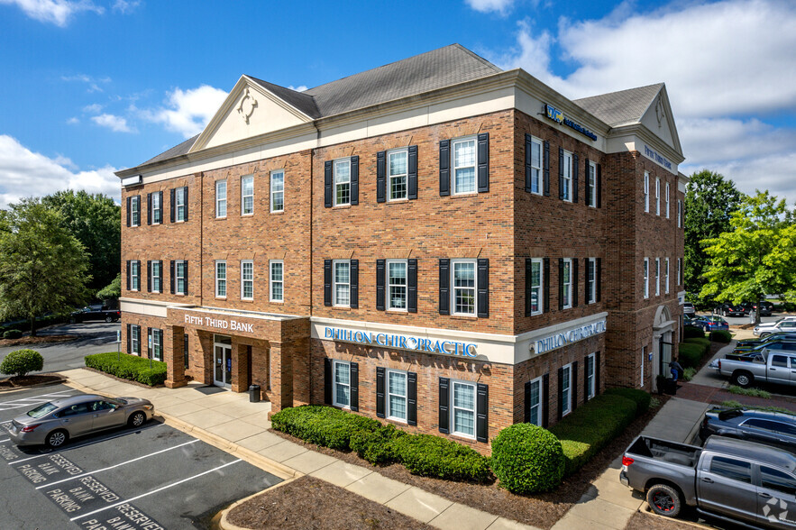 10400 Mallard Creek Rd, Charlotte, NC for lease - Building Photo - Image 2 of 6