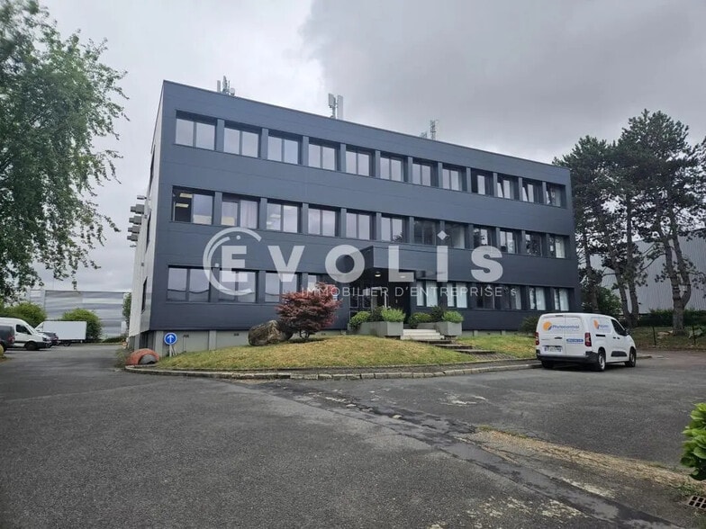 Office in Wissous for lease - Building Photo - Image 1 of 22