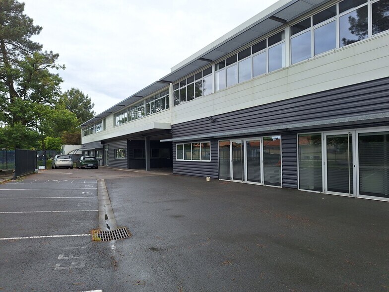 Office in Gradignan for lease - Building Photo - Image 1 of 9