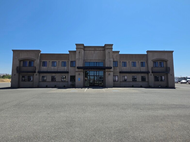 13290 Contractors Dr, Chico, CA for lease - Building Photo - Image 1 of 25