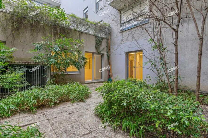 Office in Paris for sale - Building Photo - Image 1 of 14