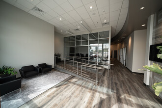 5215 W Noble St, Visalia, CA for lease Interior Photo- Image 1 of 4