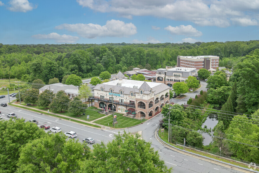 235 Medical Park Rd, Mooresville, NC for sale - Building Photo - Image 2 of 4