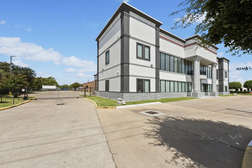 9200 W Sam Houston Pky S, Houston, TX for lease - Building Photo - Image 2 of 64