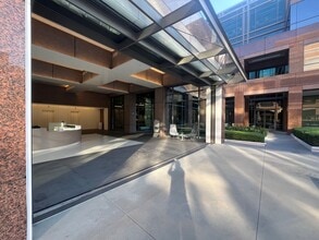 5700 Wilshire Blvd, Los Angeles, CA for lease Building Photo- Image 1 of 8