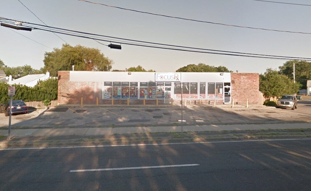 1035 Straight Path, West Babylon, NY for sale Primary Photo- Image 1 of 1