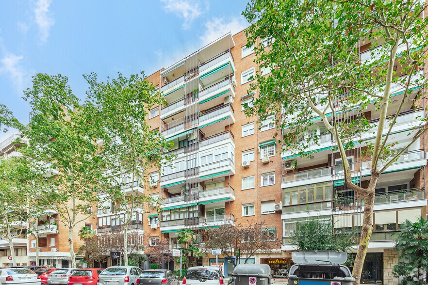 Retail in Madrid, Madrid for lease - Building Photo - Image 2 of 2