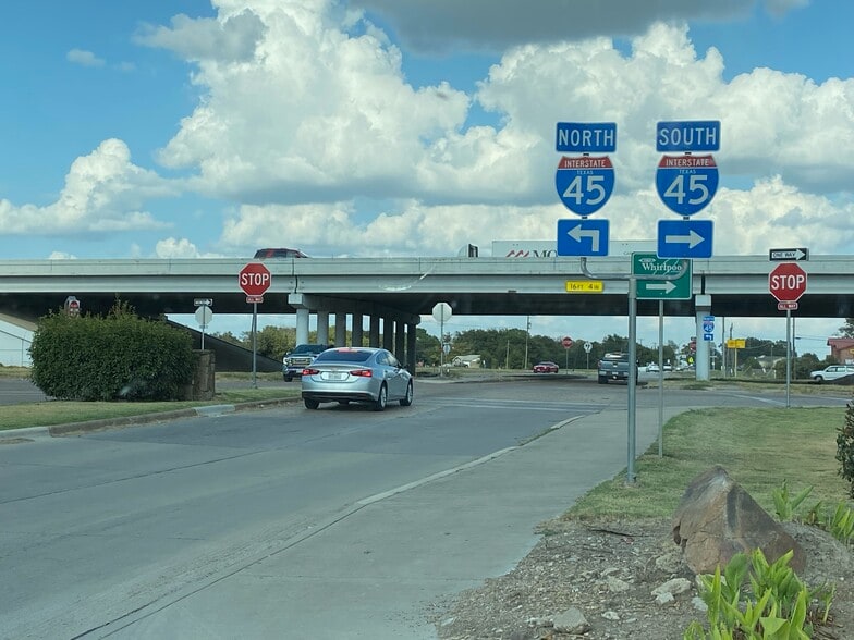 352 E Belt Line Rd, Wilmer, TX for sale - Building Photo - Image 2 of 13