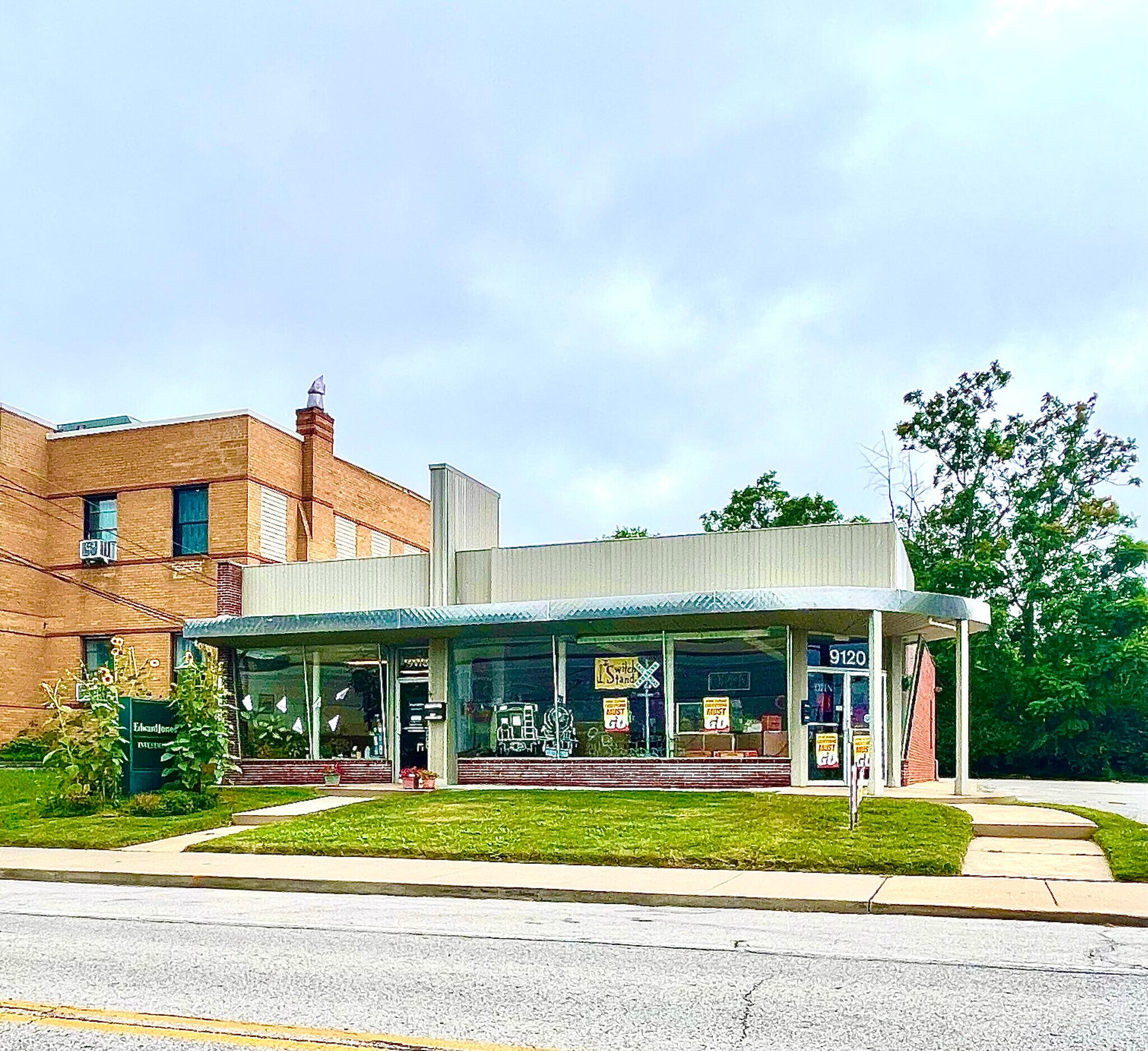 9118-9120 Lackland Rd, Saint Louis, MO for lease Building Photo- Image 1 of 1