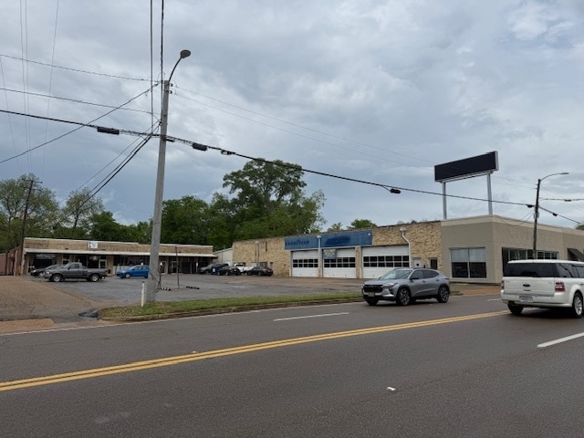 620 W Main St, Tupelo, MS for sale - Building Photo - Image 1 of 10