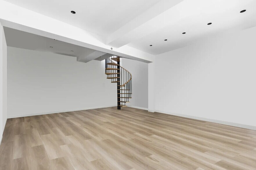 Office in Le Pré-Saint-Gervais for sale - Building Photo - Image 2 of 9