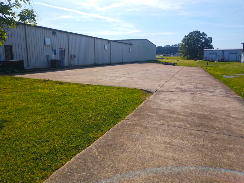 105 Industrial Blvd, Rainbow City, AL for lease - Building Photo - Image 2 of 7