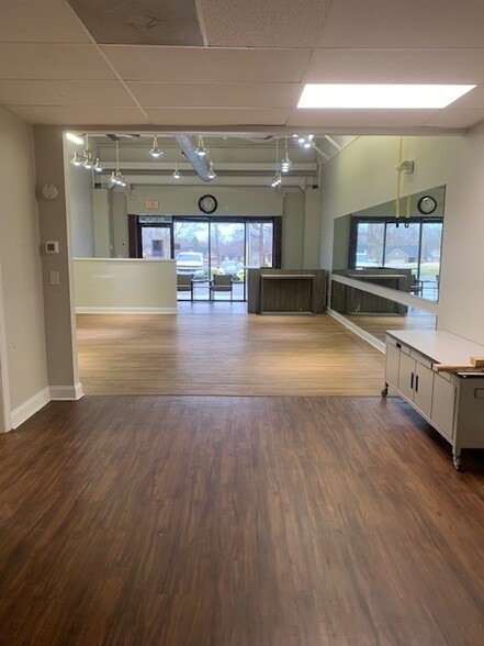 3826 S New Hope Rd, Gastonia, NC for lease - Interior Photo - Image 2 of 12