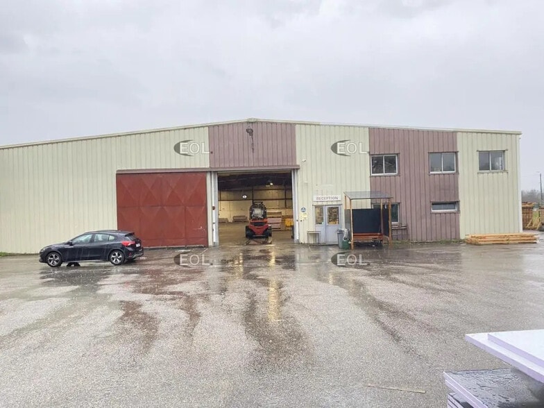 Industrial in Brignais for lease - Building Photo - Image 2 of 12