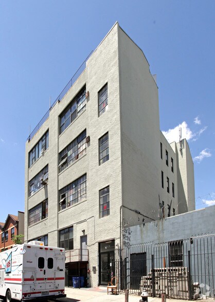 1085 Willoughby Ave, Brooklyn, NY for sale - Primary Photo - Image 1 of 1