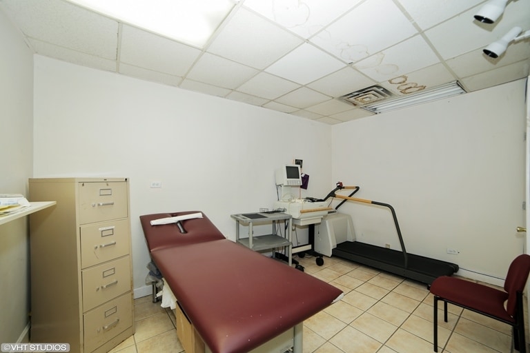 2611 S Lawndale Ave, Chicago, IL for sale - Interior Photo - Image 2 of 10