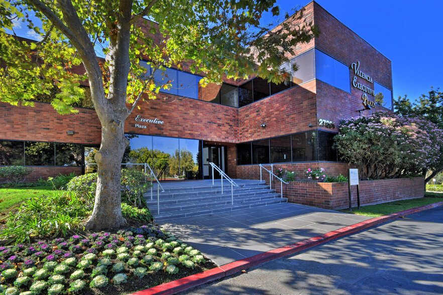 27201 Tourney Rd, Valencia, CA for lease - Building Photo - Image 1 of 12