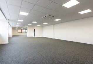 Alpine Way, London for lease Interior Photo- Image 2 of 3