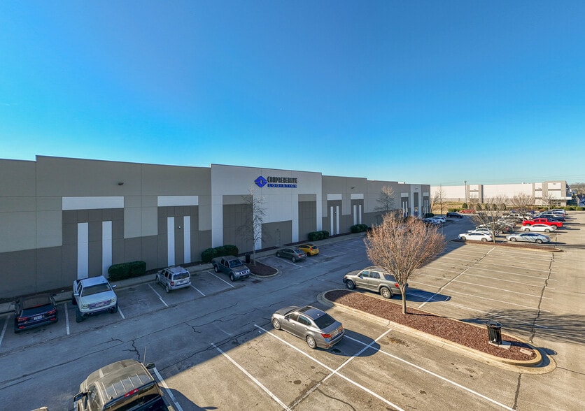 SPRING HILL LOGISTICS CENTER portfolio of 2 properties for sale on LoopNet.com - Building Photo - Image 1 of 39