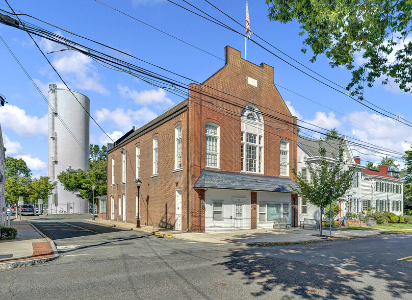 24 N Main St, Pennington, NJ for lease - Building Photo - Image 2 of 11