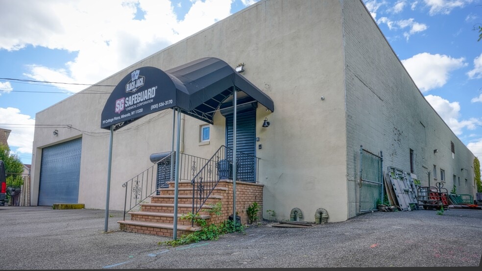 99 Cottage Pl, Mineola, NY for sale - Building Photo - Image 3 of 5