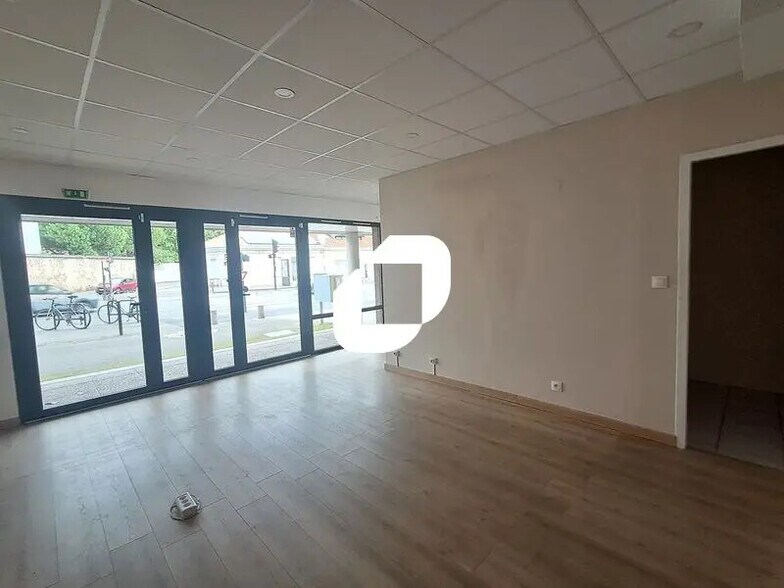 Office in Bordeaux for lease - Interior Photo - Image 3 of 10