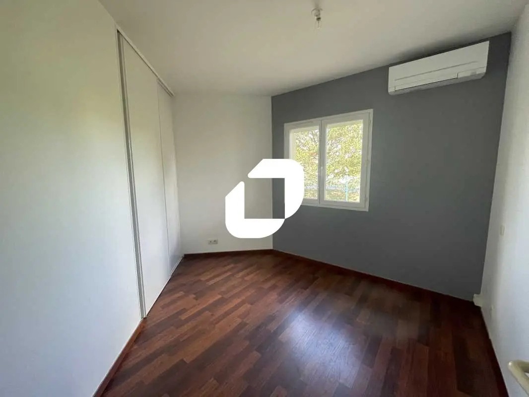 Office in Biganos for lease Interior Photo- Image 1 of 3