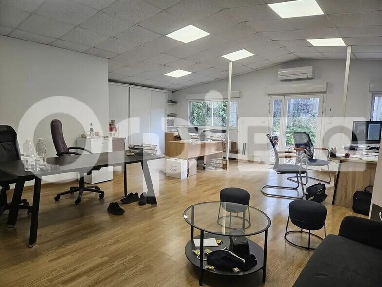 Flex in Bordeaux for lease - Interior Photo - Image 1 of 7