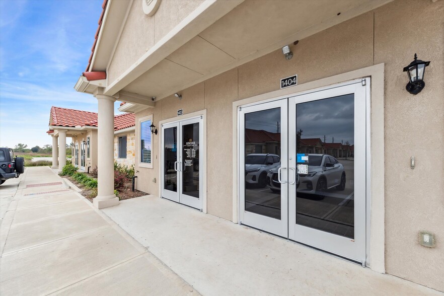 2743 Smith Ranch Rd, Pearland, TX for lease - Building Photo - Image 2 of 10