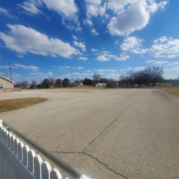 801 Douglas, Mishawaka, IN for lease - Building Photo - Image 3 of 5