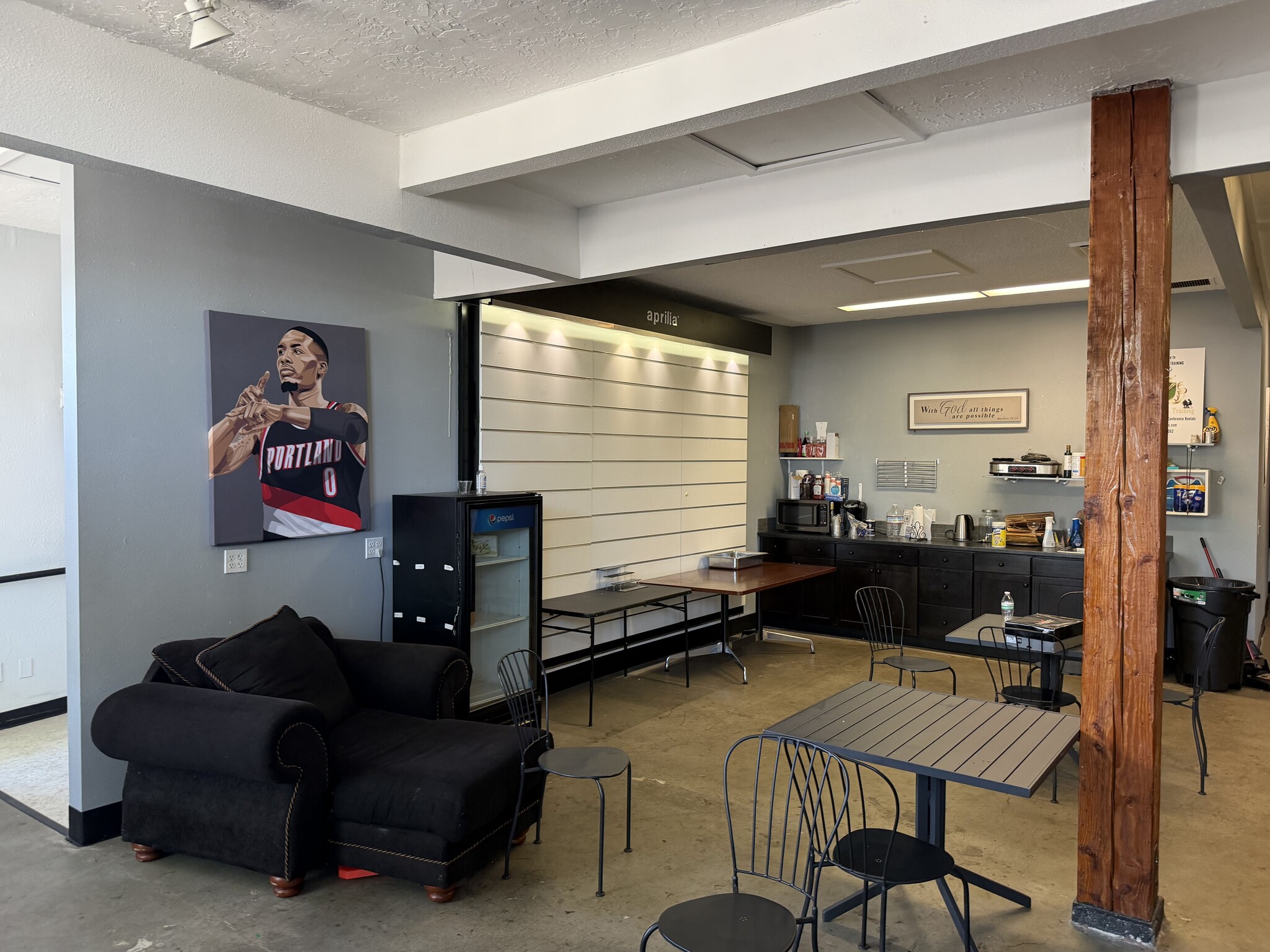 10534 NE Sandy Blvd, Portland, OR for lease Interior Photo- Image 1 of 5