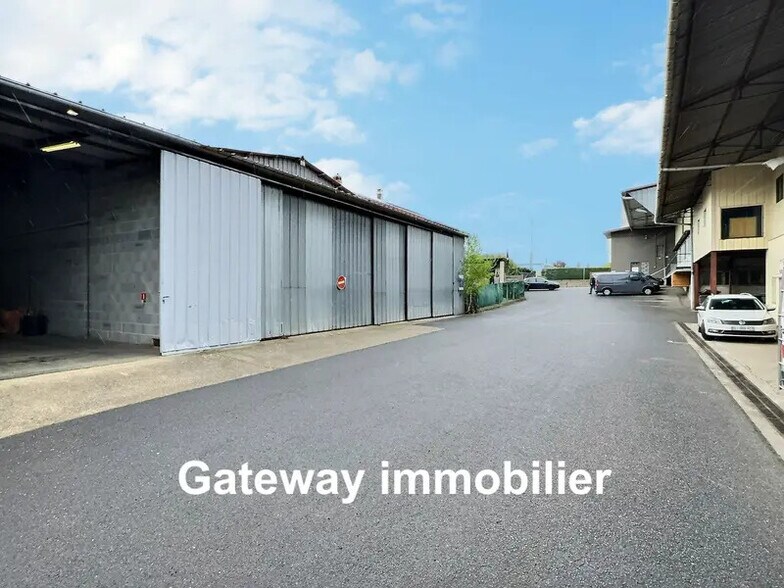Industrial in Issoire for lease - Building Photo - Image 2 of 5