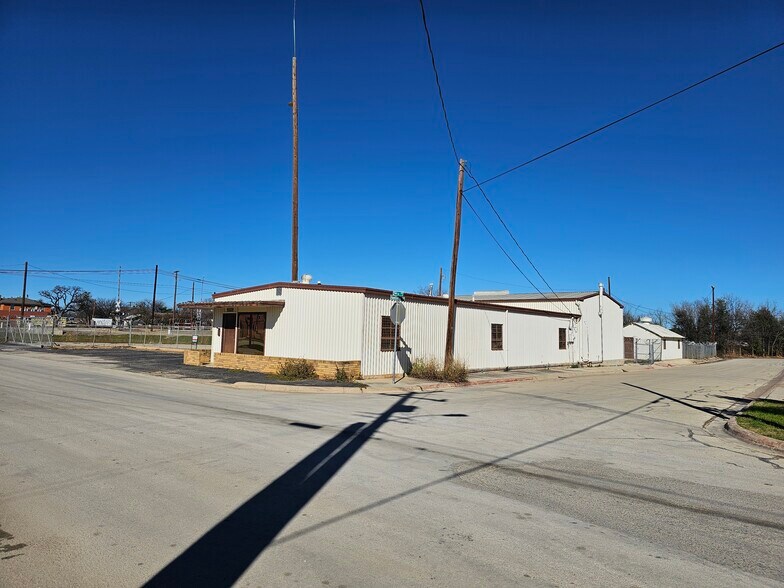 302 2nd St, Brownwood, TX for sale - Building Photo - Image 1 of 1
