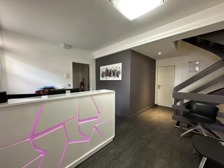 Office in Orléans for lease - Building Photo - Image 1 of 12