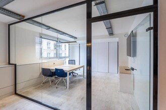 18 Rue Jean Giraudoux, Paris for lease Interior Photo- Image 1 of 6