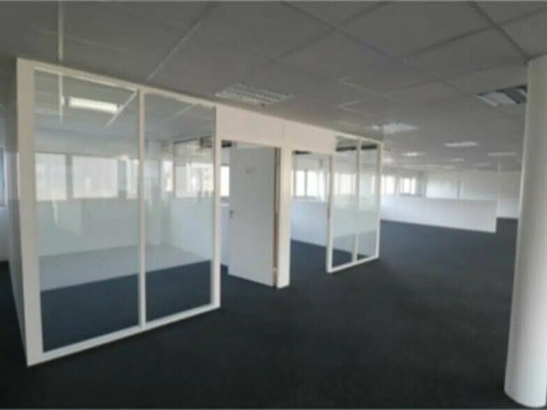Office in Le Havre for lease - Interior Photo - Image 3 of 3