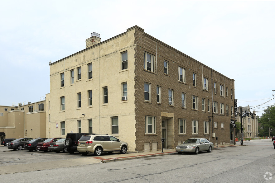 15703-15713 Detroit Ave, Lakewood, OH for lease - Building Photo - Image 3 of 8